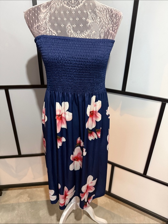 SHEIN Dresses & Skirts - SHEIN Navy Blue Strapless Smocked Floral Mini Dress